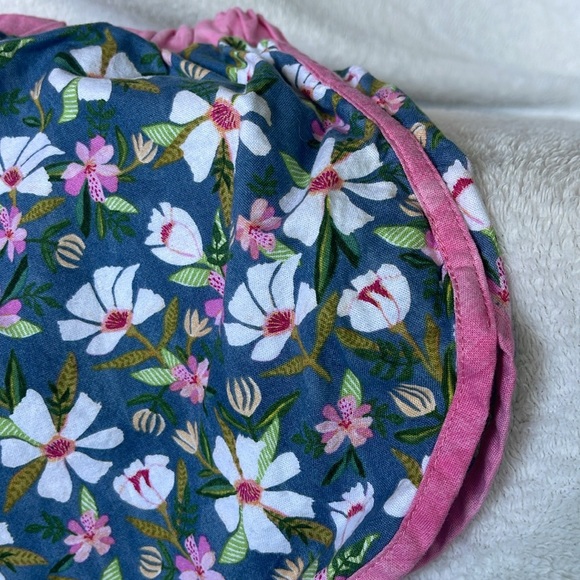 Iza Pearl Short Shorts - Picture 3 of 5